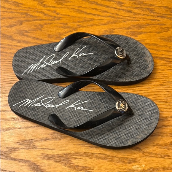 Michael Kors flip flops - Picture 2 of 4